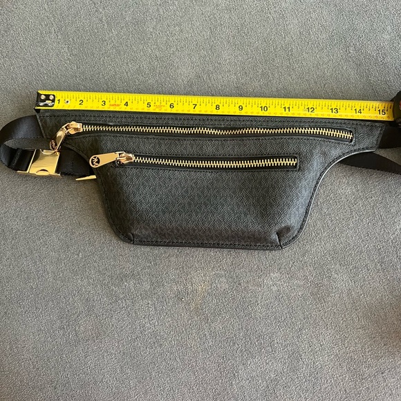 Michael Kors faux leather belt bag - Picture 2 of 6